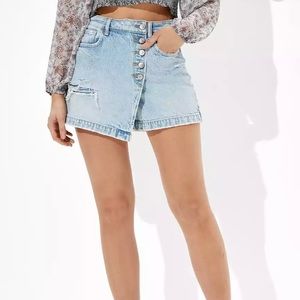 American Eagle light wash distressed denim mom skort